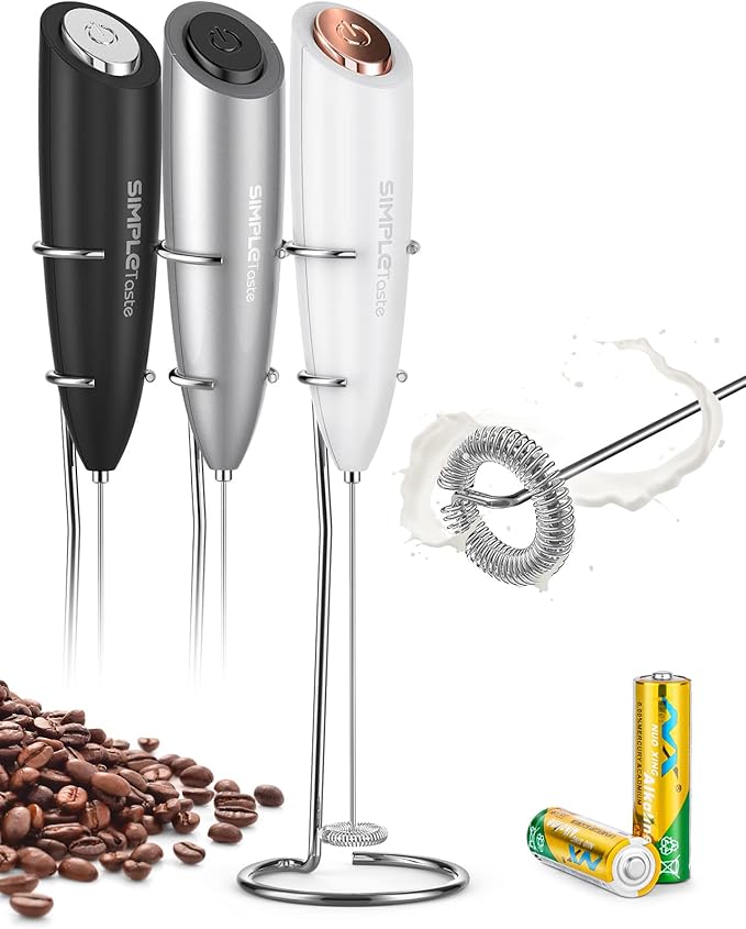 SIMPLETASTE Ręczny spieniacz do mleka, zasilany bateriami, mikser do napojów z trzepaczką ze stali nierdzewnej i stojakiem na cappuccino, kuloodporną kawę, latte
